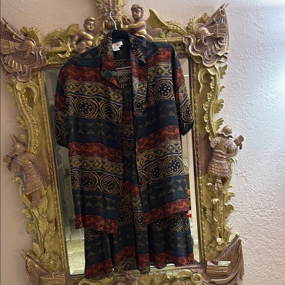 Vintage 100% silk women’s skirt set immaculate condition